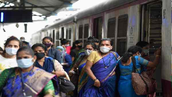 करीब 2.23 करोड़ यात्री हर दिन करते हैं सफर