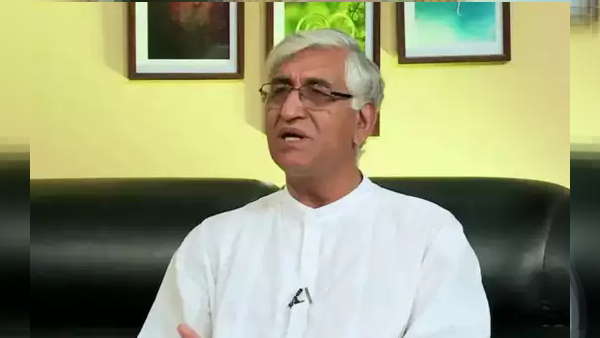 बाबा पड़ गए थे अलग थलग 