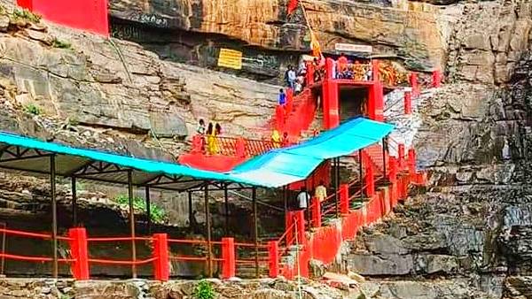 तुतला भवानी धाम का इतिहास