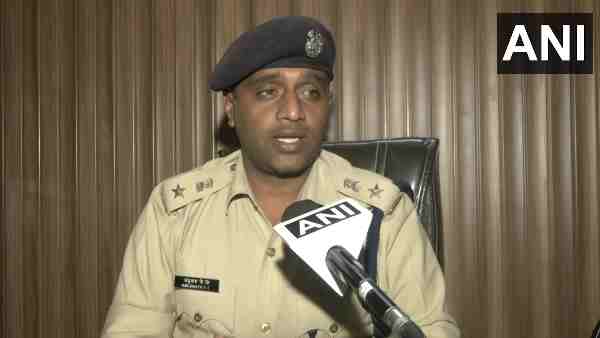 स्थानीय लोगों के साथ हुई मुरादाबाद पुलिस की झड़प स्थानीय लोगों के साथ हुई मुरादाबाद पुलिस की झड़प