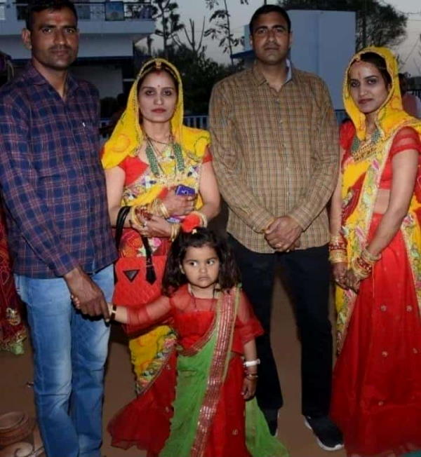 पांच किलोमीटर तक पुष्प वर्षा पांच किलोमीटर तक पुष्प वर्षा