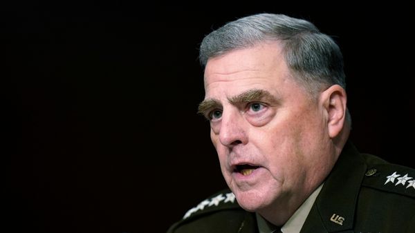 रूस-यूएस सैन्य अधिकारियों में बातचीत रूस-यूएस सैन्य अधिकारियों में बातचीत