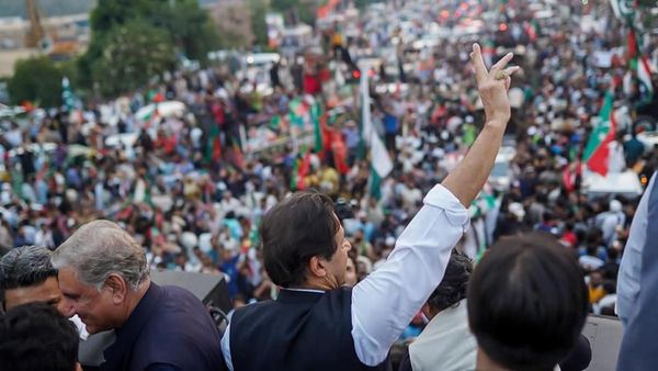 इमरान खान से आईएसआई को डर क्यों? इमरान खान से आईएसआई को डर क्यों?