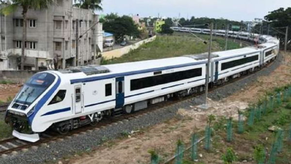 ट्रेन के यात्रियों ने खुशी जाहिर की