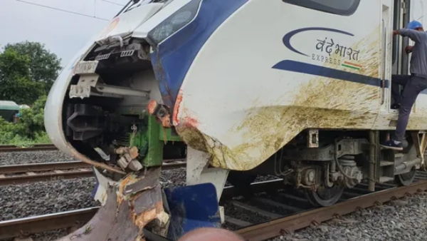 रेलवे सीपीआरओ ने ग्रामीणों को दी सलाह