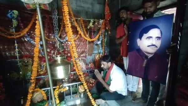 छोटा था तब गोद में बिठाकर बनाए थे सपा का सदस्य