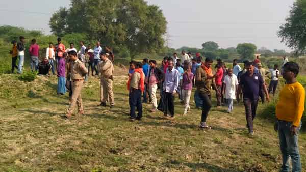 परिजनों ने लगाया हत्या का अरोप परिजनों ने लगाया हत्या का अरोप