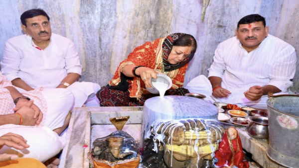 शेखावाटी में किए शाकंभरी मां के दर्शन और पूजा अर्चना शेखावाटी में किए शाकंभरी मां के दर्शन और पूजा अर्चना