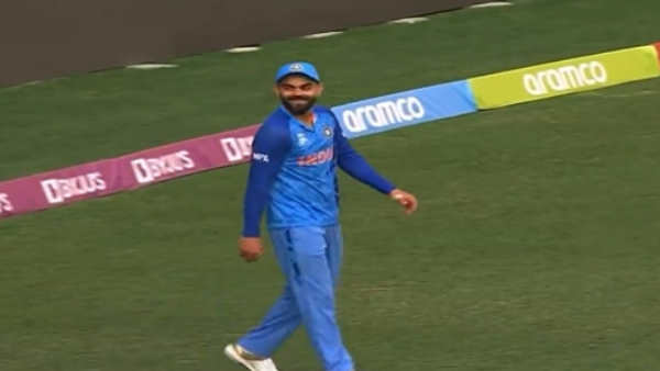 मैदान पर 'सुपरमैन' बने कोहली मैदान पर 'सुपरमैन' बने कोहली