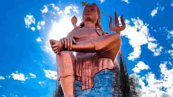 शिव प्रतिमा में बस सकता है एक गांव