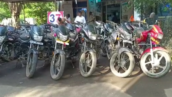 चोरी की गई गाड़ियों को बेचकर शराब व चिकन पार्टी करते थे पार्टी चोरी की गई गाड़ियों को बेचकर शराब व चिकन पार्टी करते थे पार्टी