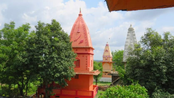 संतान की होती है प्राप्ति, गोबर से उल्टे हाथ के लगाते हैं निशान संतान की होती है प्राप्ति, गोबर से उल्टे हाथ के लगाते हैं निशान