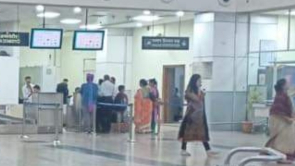 एयर इंडिया के काउंटर पर पहुंची तो खुल गया राज