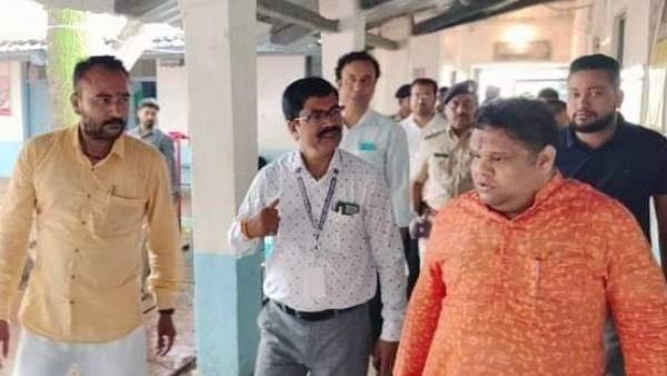 स्कूल में कक्ष में होती थी नमाज स्कूल में कक्ष में होती थी नमाज