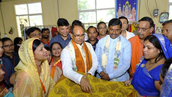 सीएम ने बाग प्रिंट से जुड़ी गतिविधियों को जाना