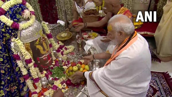 इंदौर में जनप्रतिनिधियों ने की आगवानी 