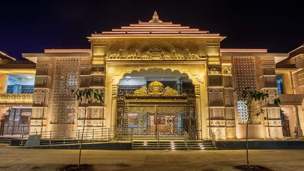 बड़ी संख्या में पहुंच रहे श्रद्धालु 