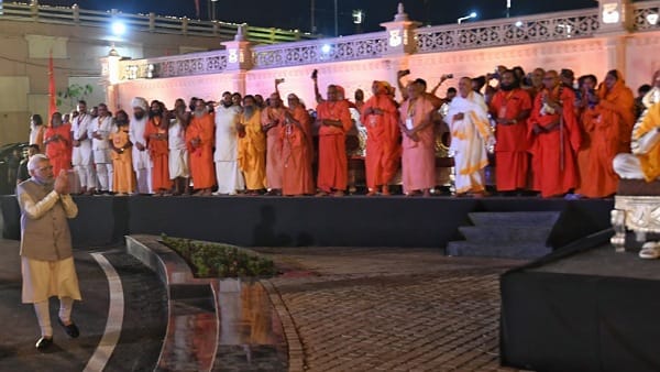 नया भारत प्राचीन मूल्यों के साथ आगे बढ़ रहा है 