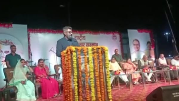 किशोर कुमार को दी श्रद्धांजलि 