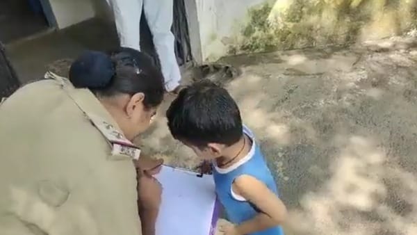 इस कारण बच्चा पहुंचा था थाने 