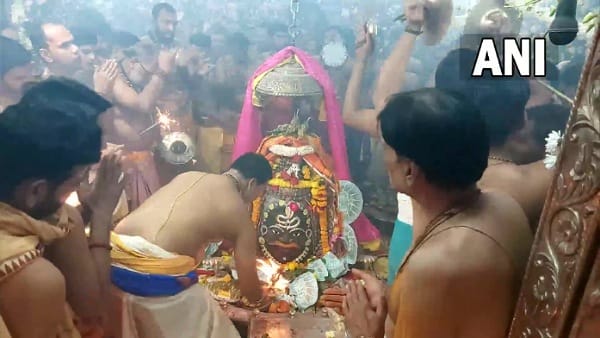गर्म जल से स्नान का हुआ शुभारंभ