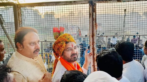 बड़ी संख्या में हिंगोट युद्ध देखने पहुंचे लोग