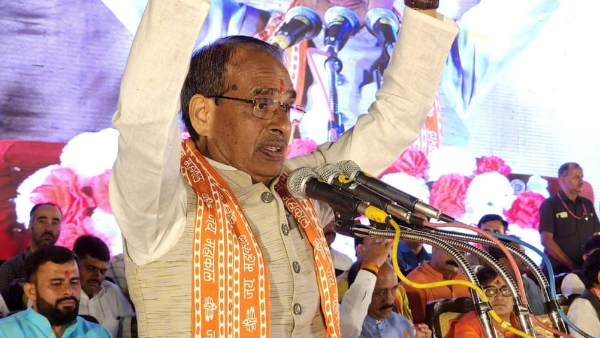 कुछ लोगों ने षड्यंत्र करके अंग्रेजी की अनिवार्यता बनाई रखी : CM