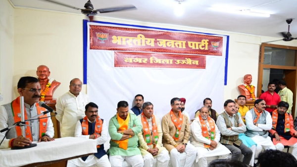 पार्टी के चुनाव चिन्ह से दूर गांवों के आदिवासी अनजान