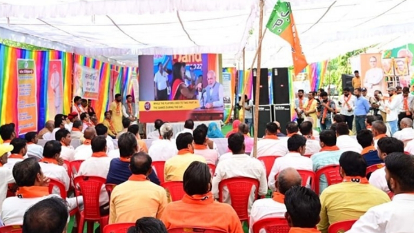 बीजेपी कार्यकर्ता आदिवासियों को कमल के बटन का निशान करवाएंगे याद