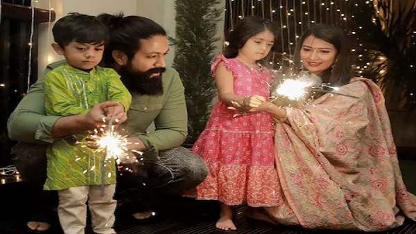 सोशल मीडिया पर वायरल हो रही हैं तस्वीरें