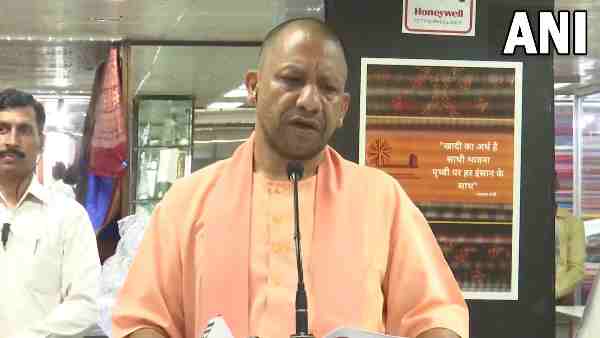 CM Yogi Adityanath pays tribute to Mahatma Gandhi and Lal Bahadur Shastri on his birth anniversary CM Yogi Adityanath pays tribute to Mahatma Gandhi and Lal Bahadur Shastri on his birth anniversary