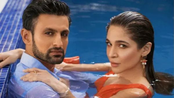 कौन है आयशा उमर?