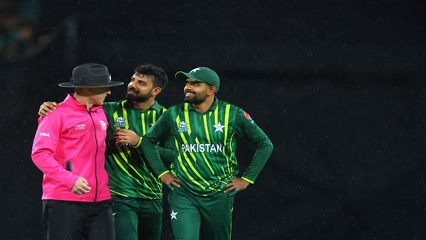 दोनों टीमों में शामिल थे ये खिलाड़ी