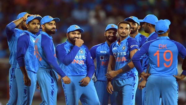 भारतीय टीम में हैं कई सीनियर खिलाड़ी भारतीय टीम में हैं कई सीनियर खिलाड़ी