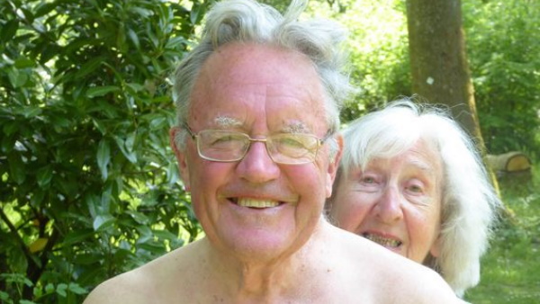 पत्‍नी के साथ न्‍यूड टूर पर जा चुके हैं