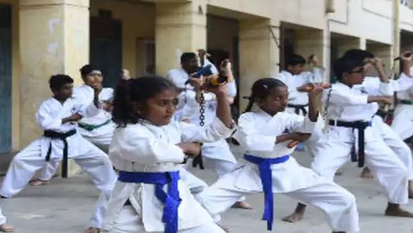 बुलंदियों की सीढीयों पर बढ़ाते गए कदम 