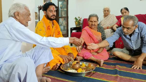 ‘जिंदा रहते ही ब्च्चों ने छोड़ दिया साथ’