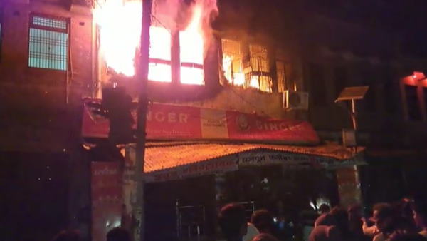 फिरोजाबाद अग्निकांड में परिवार के 6 की मौत