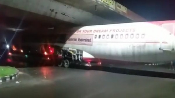 कड़ी मशक्कत के बाद निकला हवाई जहाज