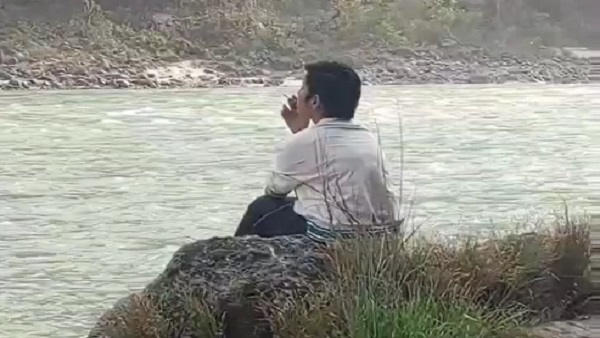 श्रद्धा ने लिखा था, ''मैं वशिष्ठ गुफा में गंगा तट पर हूं...'' 