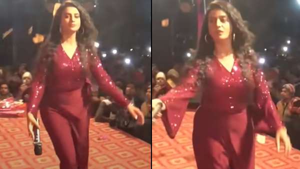 Akshara singh पर उड़ाए नोट