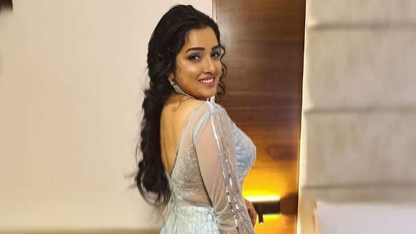 आम्रपाली दुबे के होटल से चोरी हुए गहने और फोन आम्रपाली दुबे के होटल से चोरी हुए गहने और फोन