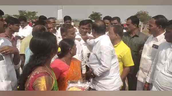 TRS विधायक ने किस पर हमला किया