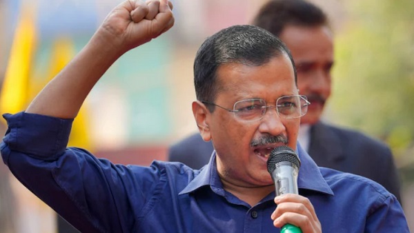 मैं जनता को देता हूं: केजरीवाल
