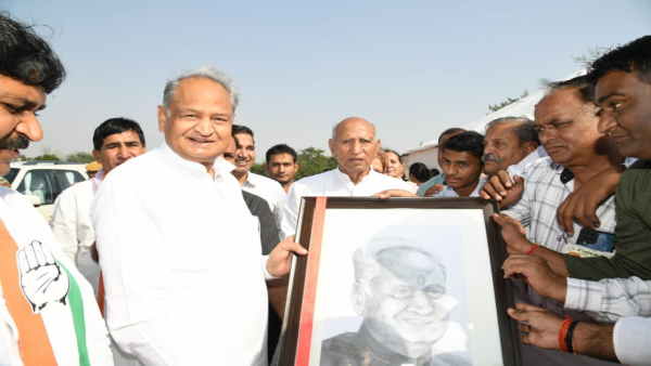 अशोक गहलोत के व्यवहार से कांग्रेस में निराशा का माहौल