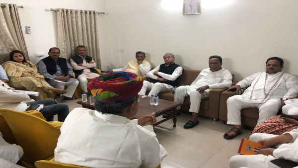 उत्तर प्रदेश के नेता रादेश में मुद्दा बनी सीएम गहलोत की योजनाएं