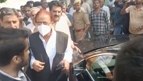 Video of Azam Khan taking a dig at the media went viral