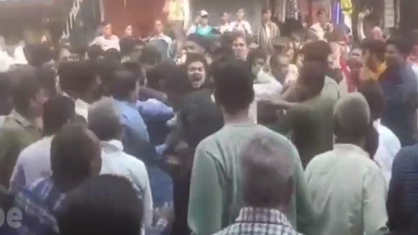 Bihar: Looting at a jewelry shop in Samastipur cost the miscreants, the criminal died after being beaten up by an angry mob. Bihar: Looting at a jewelry shop in Samastipur cost the miscreants, the criminal died after being beaten up by an angry mob.