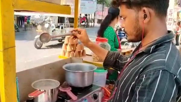 गरीबी की वजह से मिला धोखा