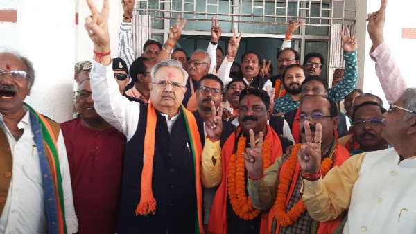 भाजपा प्रत्याशी ने भरा नामांकन, पूर्व सीएम रमन सिंह ने कही यह बात 